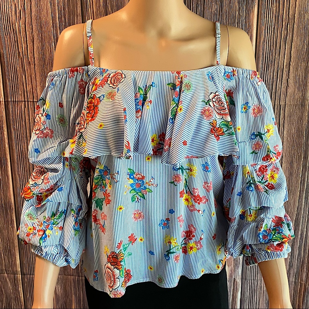 Love J size small white & light blue vertical striped boho floral print